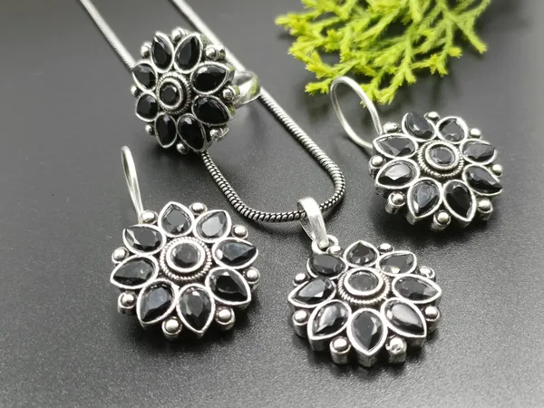 Black_Floral_Design_Oxidised_Pendant_Set_Studded_With_Premium_Quality_Black_Glass_Stone_For_Girls_&_Women