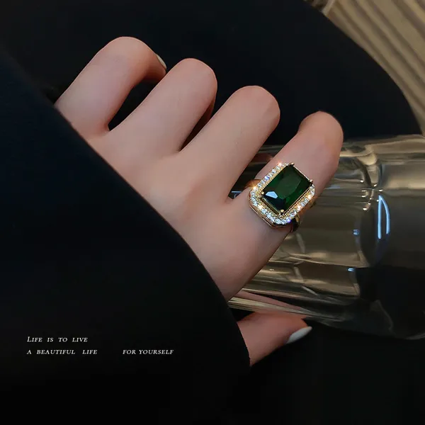 Retro_Green_Emerald_Adjustable_Ring_|_Women_&_Girls_Everyday_Jewelry