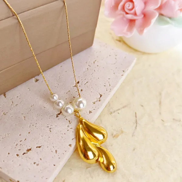Elegant_Teardrop_Pearl_Pendant_&_Earring_Set_|_Stainless_Steel_Gold_Chain_|_blackbox_jewelleries