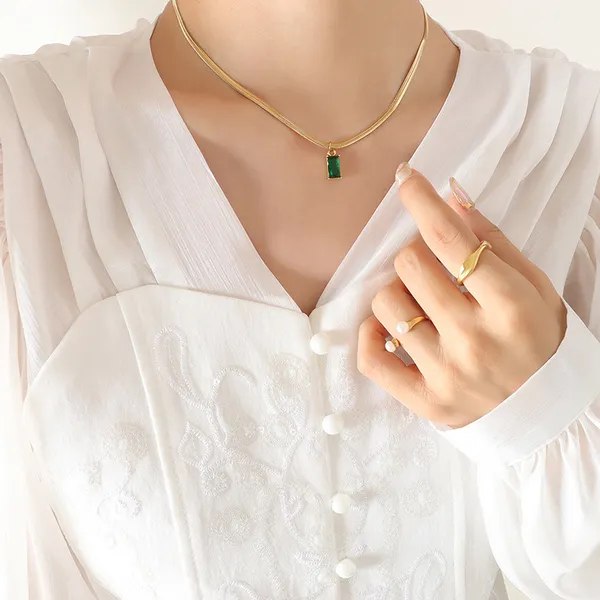 Luxury_Emerald_Zircon_Pendant_Set_–_Anti-Tarnish_Titanium_Steel