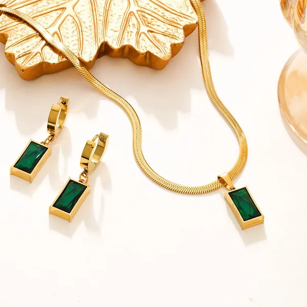 Luxury_Emerald_Zircon_Pendant_Set_–_Anti-Tarnish_Titanium_Steel