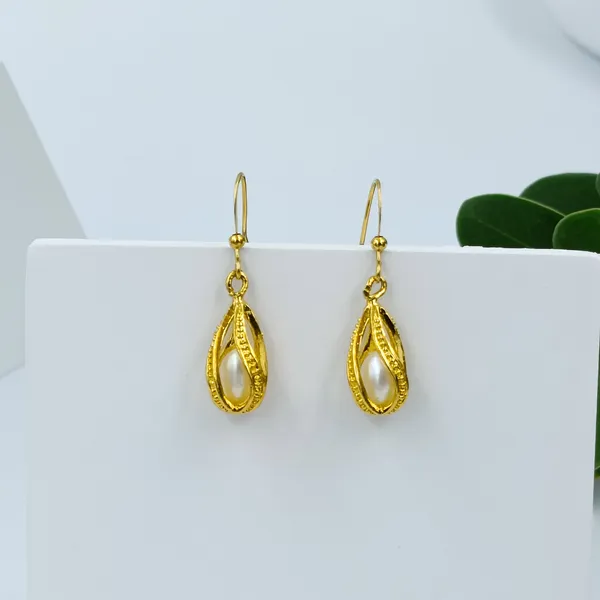 White_&_Gold_Luxurious_Real_Fresh_Water_Pearl_Necklace_Set_With_High_Gold_Pendant_For_Women