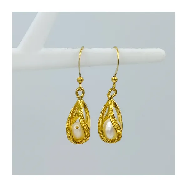 White_&_Gold_Luxurious_Real_Fresh_Water_Pearl_Necklace_Set_With_High_Gold_Pendant_For_Women