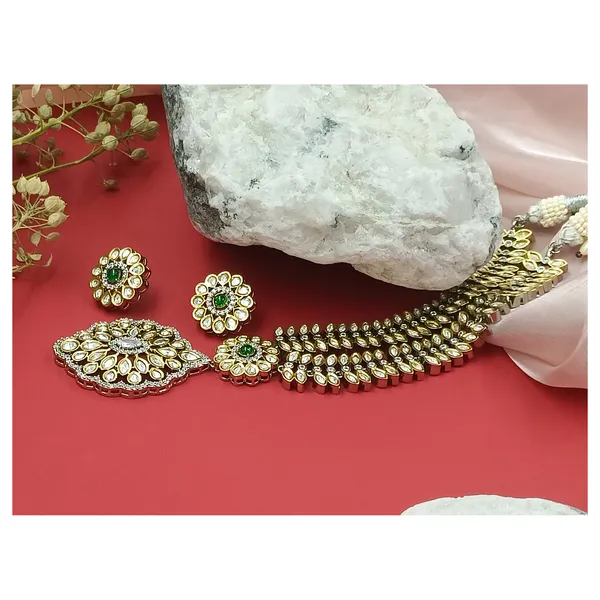 Gergeous_Polki_Kundan_Necklace_Set_with_floral_&_Petals_design_for_Women_&_girls,_Traditiona_Bridal_jewellery