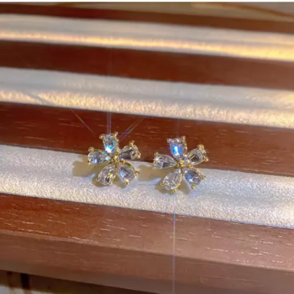 Floral_Design_Stylish_Diamond_resemble_Zirconia_stone_Stud_for_Girls_&_Women,_Stylish_Western_Korean_Jewellery