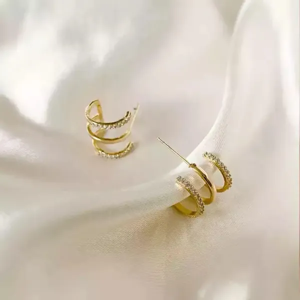 Golden_Claw_Shape_Gold_Plated_Cubic_Zirconia_Ear_Cuff,_Korean_Jewellery_For_Women_&_Girls