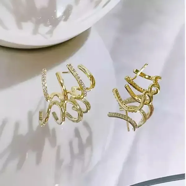 Golden_Claw_Shape_Gold_Plated_Cubic_Zirconia_Ear_Cuff,_Korean_Jewellery_For_Women_&_Girls