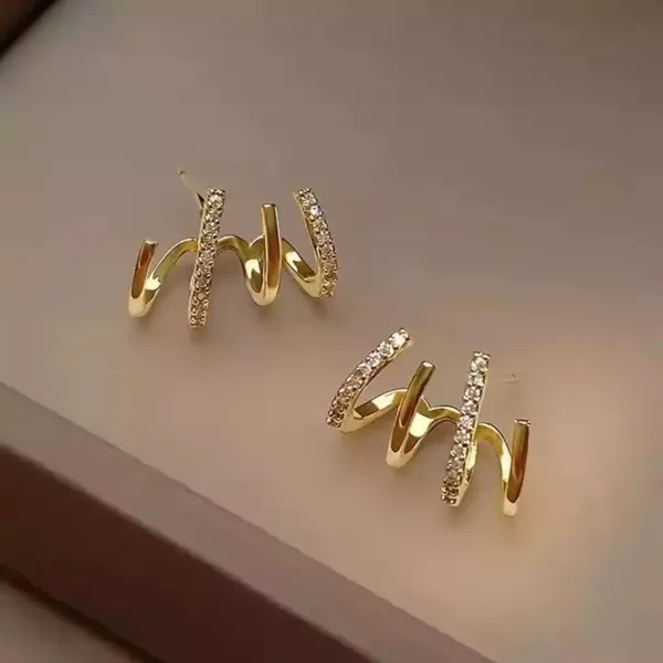 Golden_Claw_Shape_Gold_Plated_Cubic_Zirconia_Ear_Cuff,_Korean_Jewellery_For_Women_&_Girls