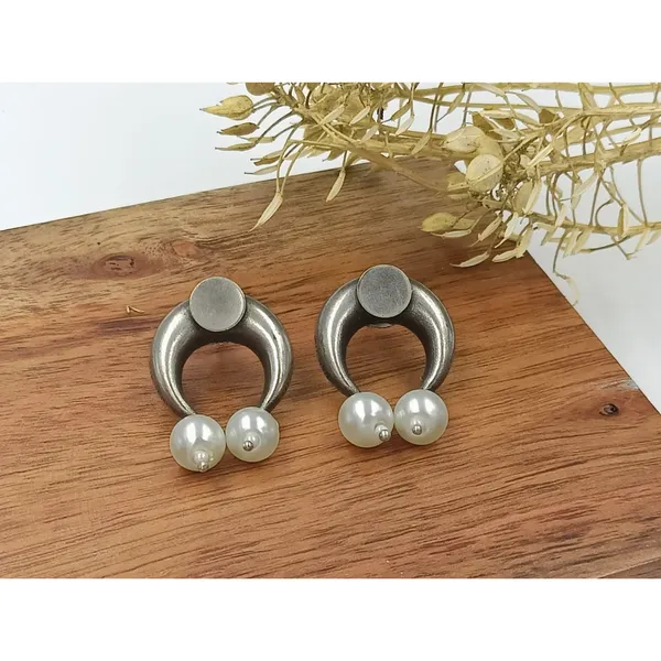 Dual_Pearl_Horse_Shoe_style_Oxidized_Stud_Traditional_Oxidized_Earrings_For_Women_&_Girls_|_Stylish_&_Fashionable_Earing