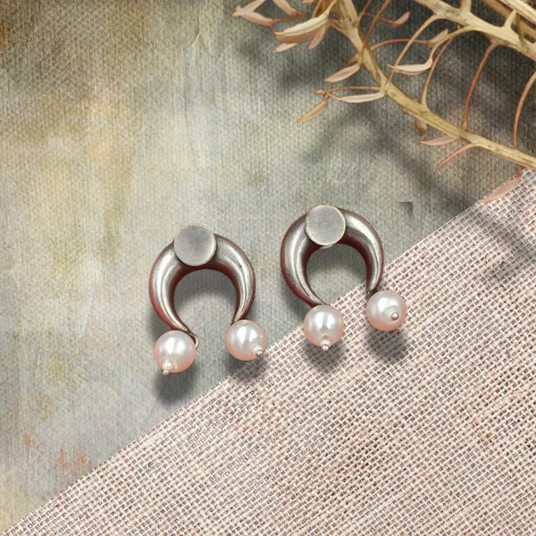 Dual_Pearl_Horse_Shoe_style_Oxidized_Stud_Traditional_Oxidized_Earrings_For_Women_&_Girls_|_Stylish_&_Fashionable_Earing