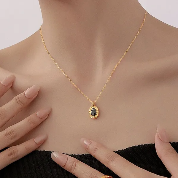 Inlaid_Black_stone_pendant_chain_Stainless_Steel_Anti_Tarnish_Pendant_Chain_For_Women_&_Girls,_Fashionable_western_style_Jewellery