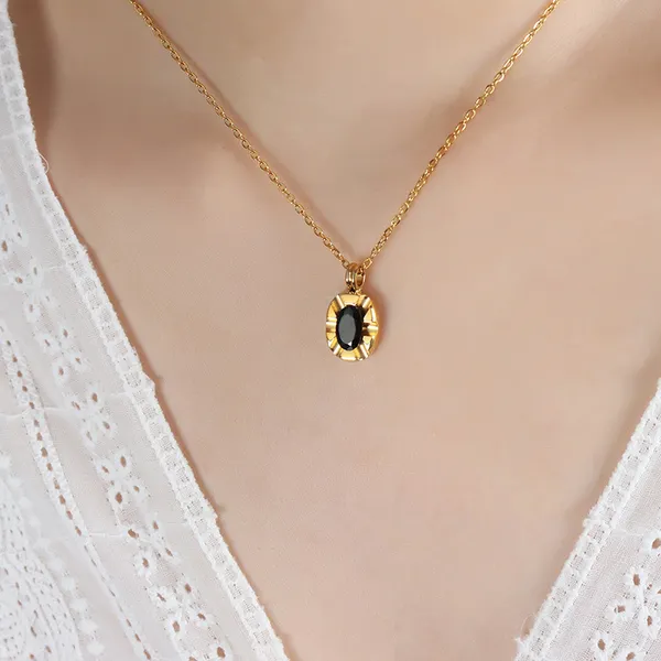 Inlaid_Black_stone_pendant_chain_Stainless_Steel_Anti_Tarnish_Pendant_Chain_For_Women_&_Girls,_Fashionable_western_style_Jewellery