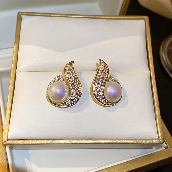 White_Pearl_Mounted_Fish_Tail_Water_Drop_Earring_For_Women_&_Girls