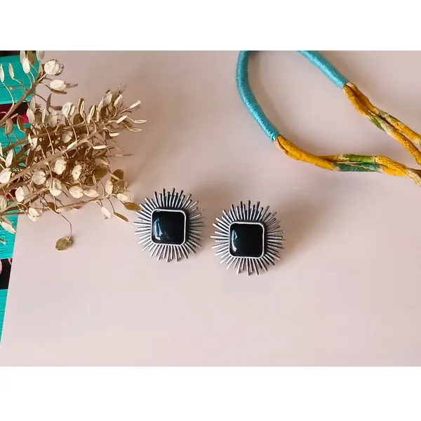 Black_Silver_Look_Alike_Sun_Rays_Style_Oxidised_Stud_With_Black_Square_Shape_Stud_For_Women_&_Girls