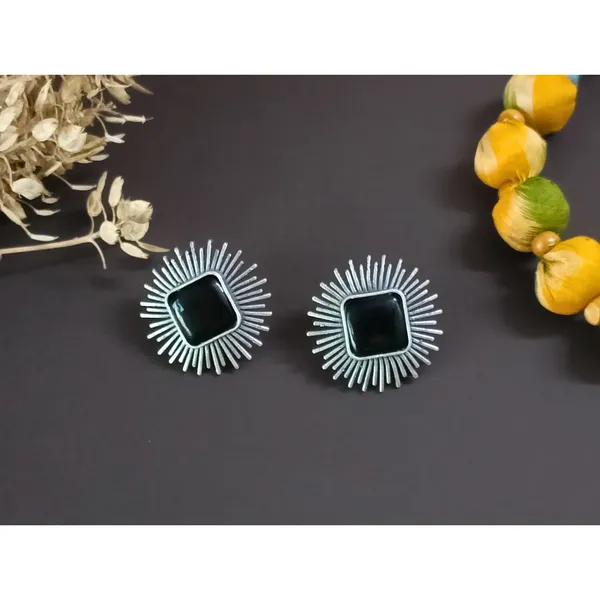 Black_Silver_Look_Alike_Sun_Rays_Style_Oxidised_Stud_With_Black_Square_Shape_Stud_For_Women_&_Girls