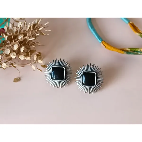 Black_Silver_Look_Alike_Sun_Rays_Style_Oxidised_Stud_With_Black_Square_Shape_Stud_For_Women_&_Girls