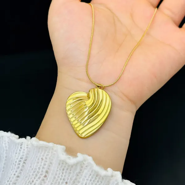Stainless_Steel_Anti_Tarnish_Wavy_Stripe_Large_heart_necklace_earrings_set_for_Women_&_Girls
