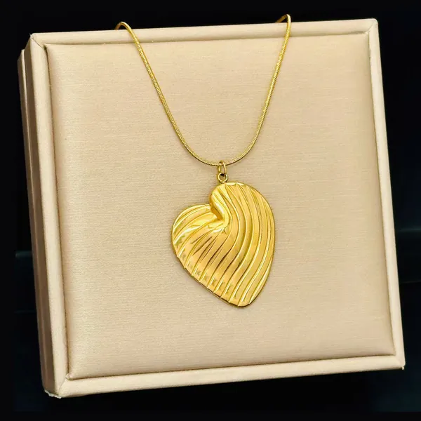 Stainless_Steel_Anti_Tarnish_Wavy_Stripe_Large_heart_necklace_earrings_set_for_Women_&_Girls