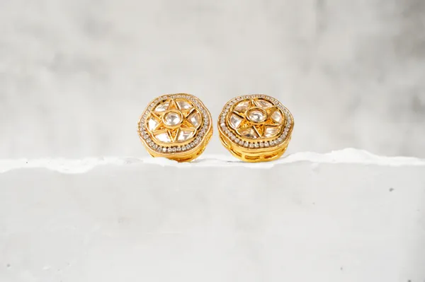 Shiny_Gold_plated_Floral_design_Kundan_Stud_for_Women_&_Girls,_Stylish_traditional_jewellery