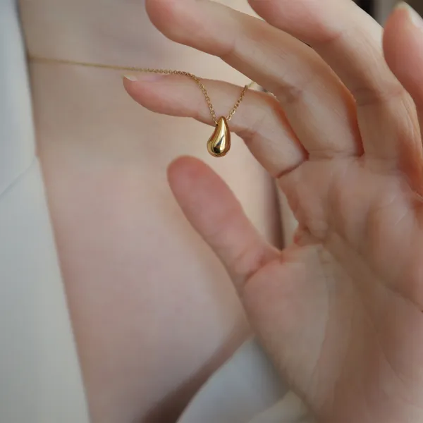 Gold_Tear_Drop_Pendant_Chain_Stainless_Steel_Necklace_For_Girls_&_Women
