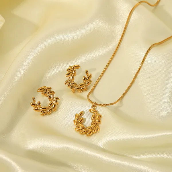Wheat_Grain_Design_PVD_Gold_Plated_Stainless_Steel_Pendant_Chain_Set_for_Girls_&_Women_|_Blackbox_Jewelleries