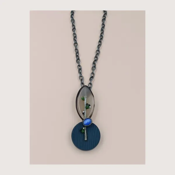 Blue_Western_Style_Circular_Wooden_&_Acrylic_Leaf_Shape_Pendant_Chain_For_Women_&_Girl