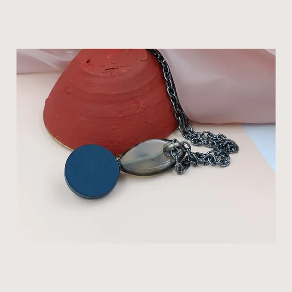 Blue_Western_Style_Circular_Wooden_&_Acrylic_Leaf_Shape_Pendant_Chain_For_Women_&_Girl