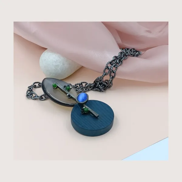 Blue_Western_Style_Circular_Wooden_&_Acrylic_Leaf_Shape_Pendant_Chain_For_Women_&_Girl