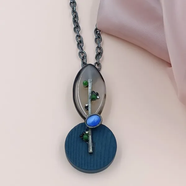 Blue_Western_Style_Circular_Wooden_&_Acrylic_Leaf_Shape_Pendant_Chain_For_Women_&_Girl