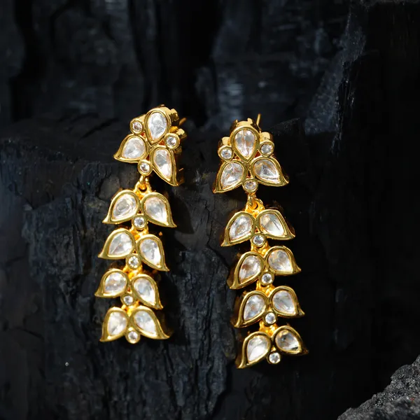 Leaf_style_Golden_Traditional_Kundan_Dangler_Earring_For_Women_&_Girls_|_Stylish_&_Fashionable_Earing