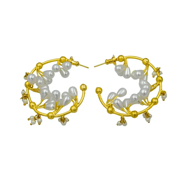 High-quality_gold_plated_pearl_stud_earrings_for_Women_&_Girls