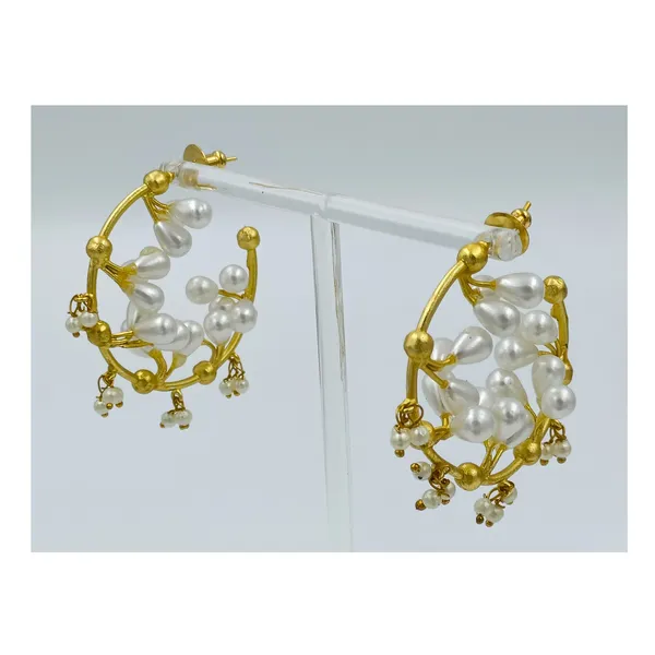 High-quality_gold_plated_pearl_stud_earrings_for_Women_&_Girls