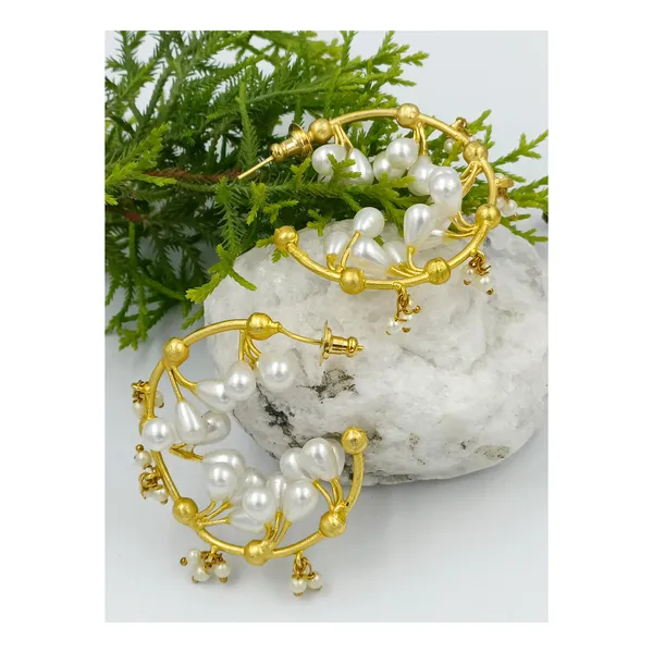 High-quality_gold_plated_pearl_stud_earrings_for_Women_&_Girls
