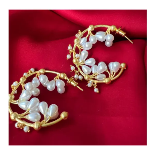 High-quality_gold_plated_pearl_stud_earrings_for_Women_&_Girls