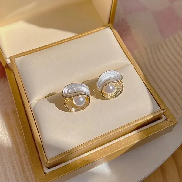 White_Elegant_French_Style_Baroque_Imitation_Pearl_Earrings_For_Women