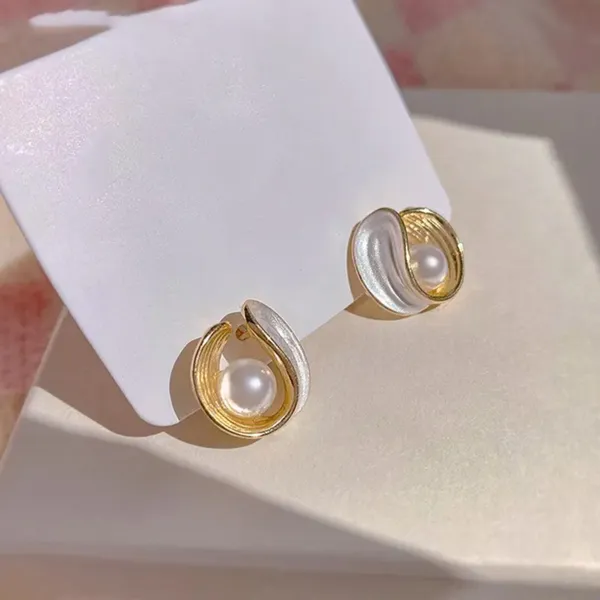 White_Elegant_French_Style_Baroque_Imitation_Pearl_Earrings_For_Women