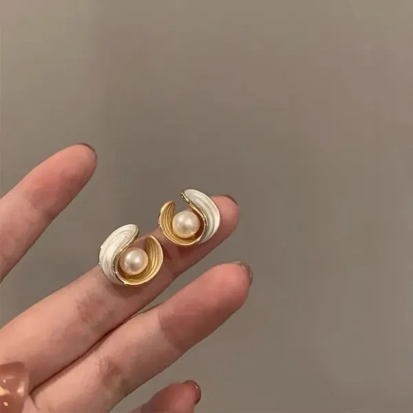 White_Elegant_French_Style_Baroque_Imitation_Pearl_Earrings_For_Women