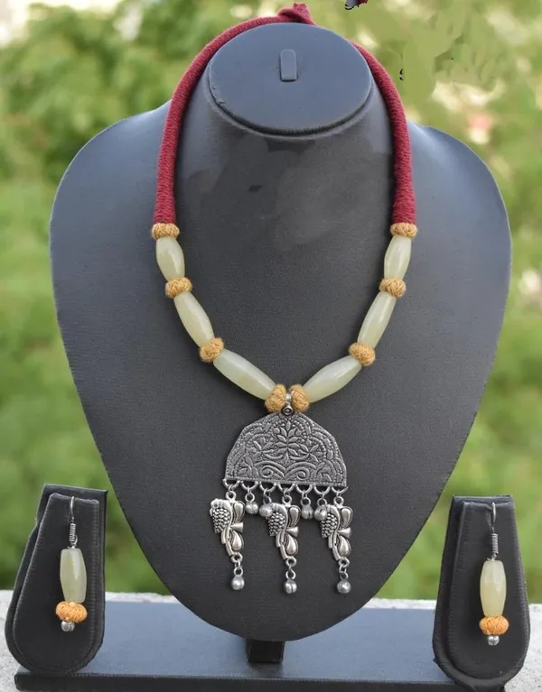 Maroon_Silver_Look_like_Fashionable_Antique_Pendant_Chain_Set_For_Women_And_Girls