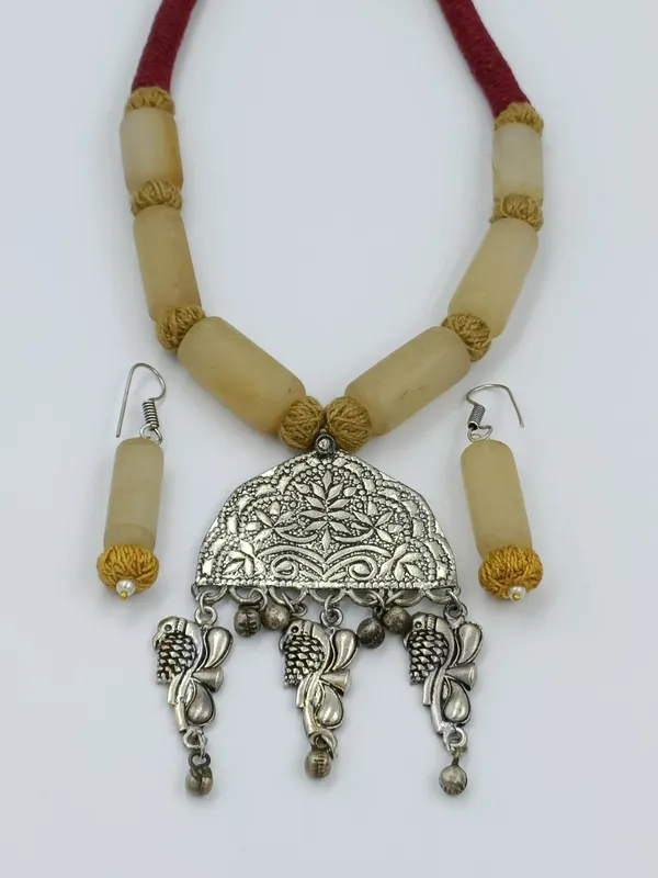 Maroon_Silver_Look_like_Fashionable_Antique_Pendant_Chain_Set_For_Women_And_Girls