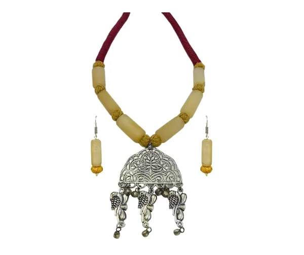 Maroon_Silver_Look_like_Fashionable_Antique_Pendant_Chain_Set_For_Women_And_Girls