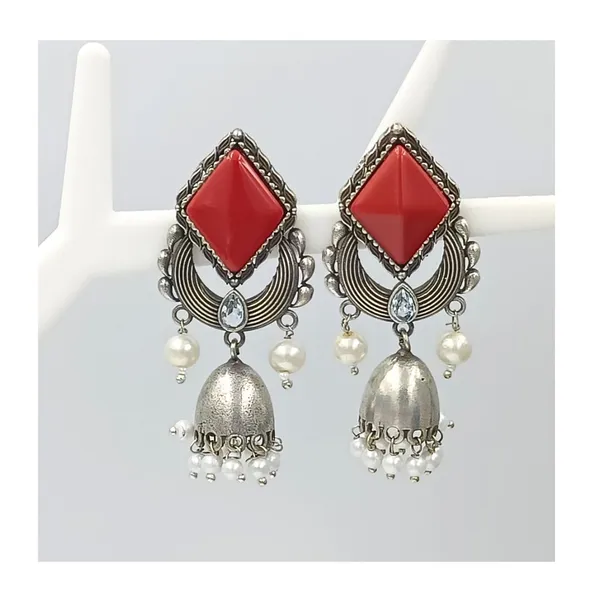 Red_Diamond_Shape_Red_Stone_Studded_Bell_Dome_Style_Oxidized_Jhumka_For_Women_&_Girls
