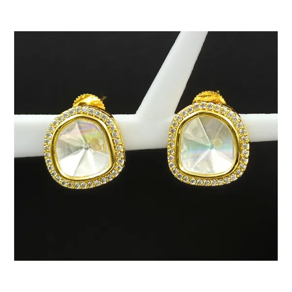 Traditional_Gold_Plated_Kundan_Stud_for_Women_&_Girls,_Stylish_Earring,_Traditional_Jewelleries