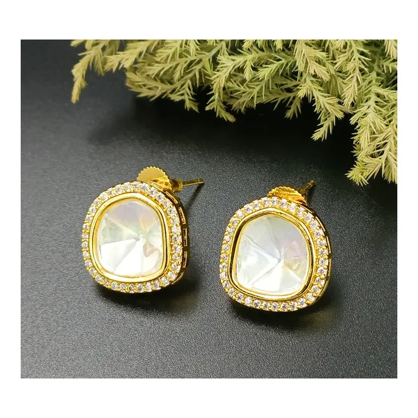Traditional_Gold_Plated_Kundan_Stud_for_Women_&_Girls,_Stylish_Earring,_Traditional_Jewelleries