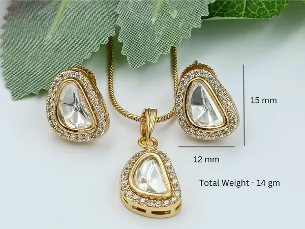 Gold_Irregular_Shape_Fashionable_Kundan_Pendant_Set_Studded_With_Zircon_For_Women_&_Girls
