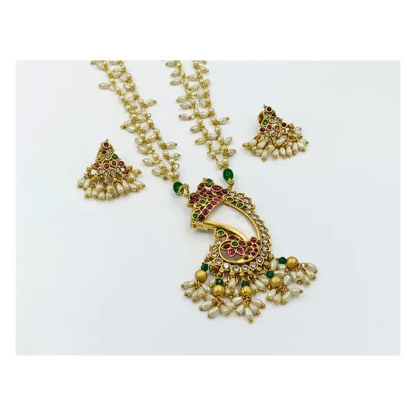 Ruby_Green_Ganesha_Style_Pendant_Necklace_Set_Studded_With_Red_&_Green_Zircon_&_Rice_Pearl_Strand_For_Women_&_Girls