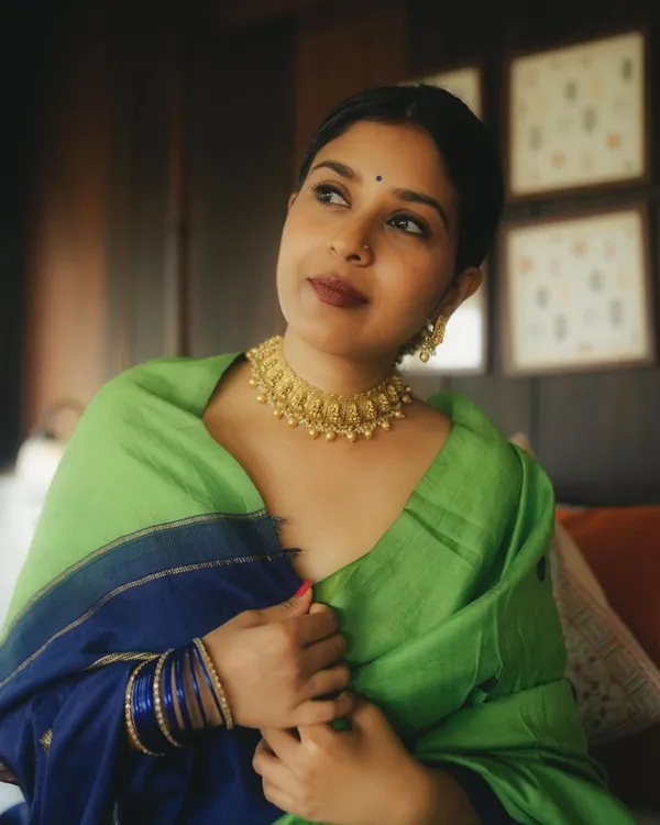 Green_Jacquard_Pure_Silk_Saree_With_Unstitched_Blouse_With_Satin_Silk_Unstitched_Blouse_For_Women
