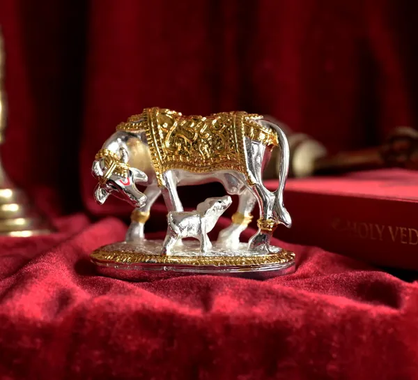 Silver_Metal_Cow_Calf_With_Platted_Meena_Work_|_For_Decorative_Products