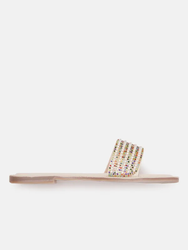 Cream_Synthetic_Stone_And_Pearl_Embellished_Flat_Sandal_For_Women