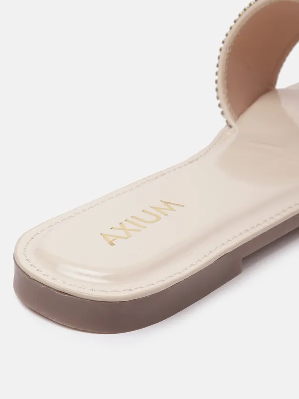 Cream_Synthetic_Stone_And_Pearl_Embellished_Flat_Sandal_For_Women