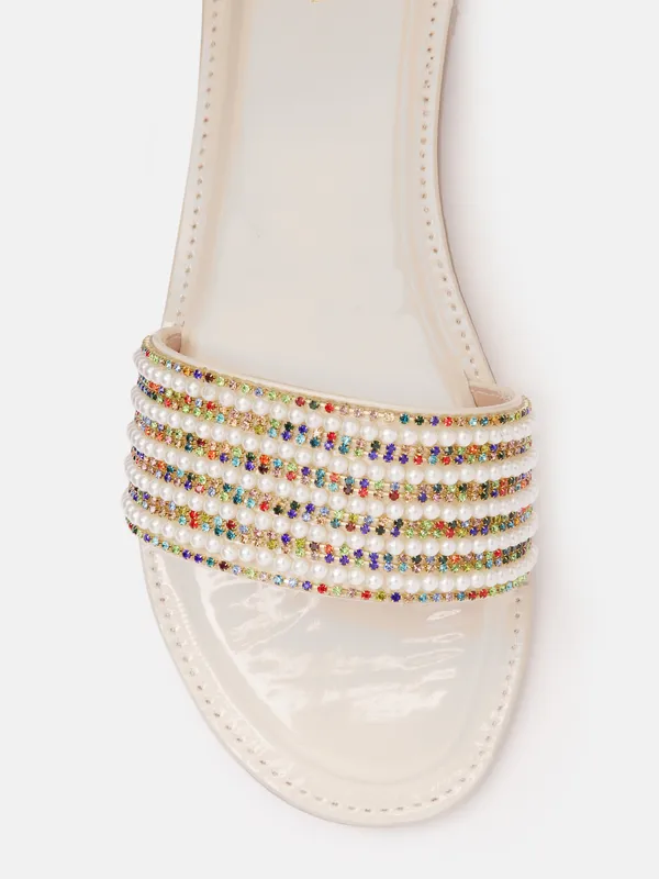 Cream_Synthetic_Stone_And_Pearl_Embellished_Flat_Sandal_For_Women